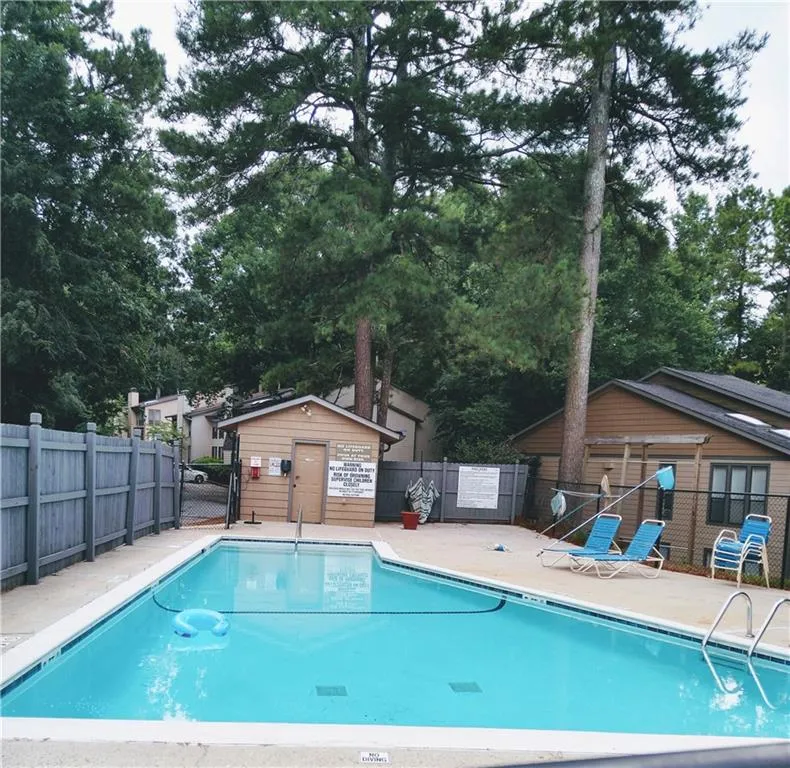9400 Roberts Drive Unit 2c, Sandy Springs, Georgia 30350, 1 Bedroom Bedrooms, ,1 BathroomBathrooms,Residential,Sold,9400 Roberts Drive Unit 2c,6913310