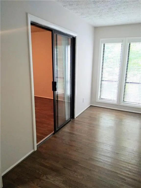 9400 Roberts Drive Unit 2c, Sandy Springs, Georgia 30350, 1 Bedroom Bedrooms, ,1 BathroomBathrooms,Residential,Sold,9400 Roberts Drive Unit 2c,6913310