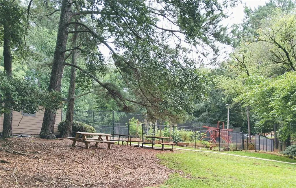 9400 Roberts Drive Unit 2c, Sandy Springs, Georgia 30350, 1 Bedroom Bedrooms, ,1 BathroomBathrooms,Residential,Sold,9400 Roberts Drive Unit 2c,6913310