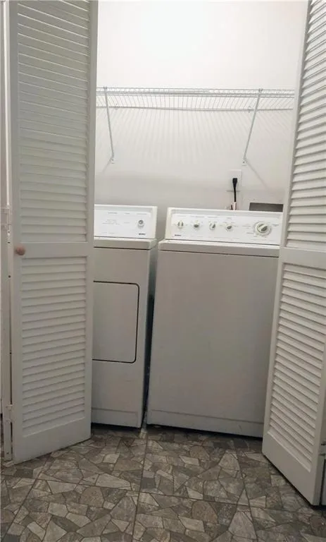 9400 Roberts Drive Unit 2c, Sandy Springs, Georgia 30350, 1 Bedroom Bedrooms, ,1 BathroomBathrooms,Residential,Sold,9400 Roberts Drive Unit 2c,6913310