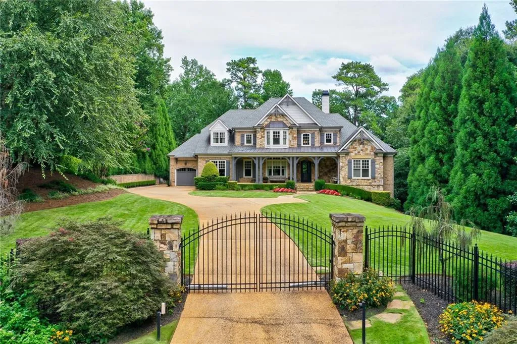 5575 Lake Island Drive, Sandy Springs, Georgia 30327, 5 Bedrooms Bedrooms, ,6 BathroomsBathrooms,Residential,Sold,5575 Lake Island Drive,6806836