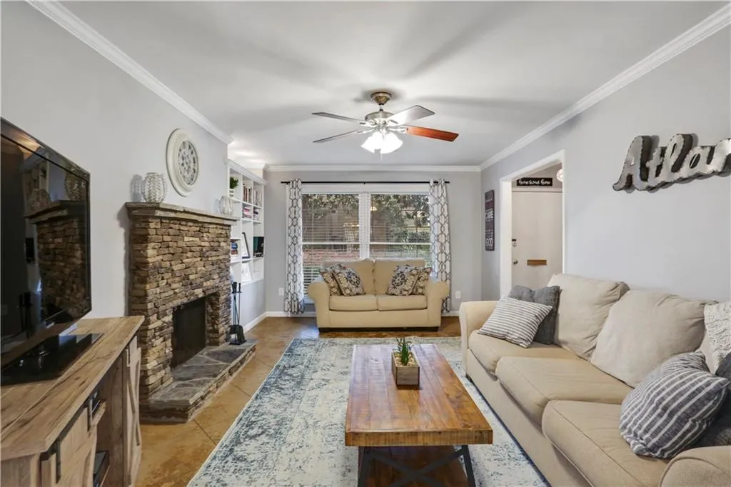 5400 Roswell Road Ne Unit E1, Sandy Springs, Georgia 30342, 2 Bedrooms Bedrooms, ,1 BathroomBathrooms,Residential,Sold,5400 Roswell Road Ne Unit E1,6679448