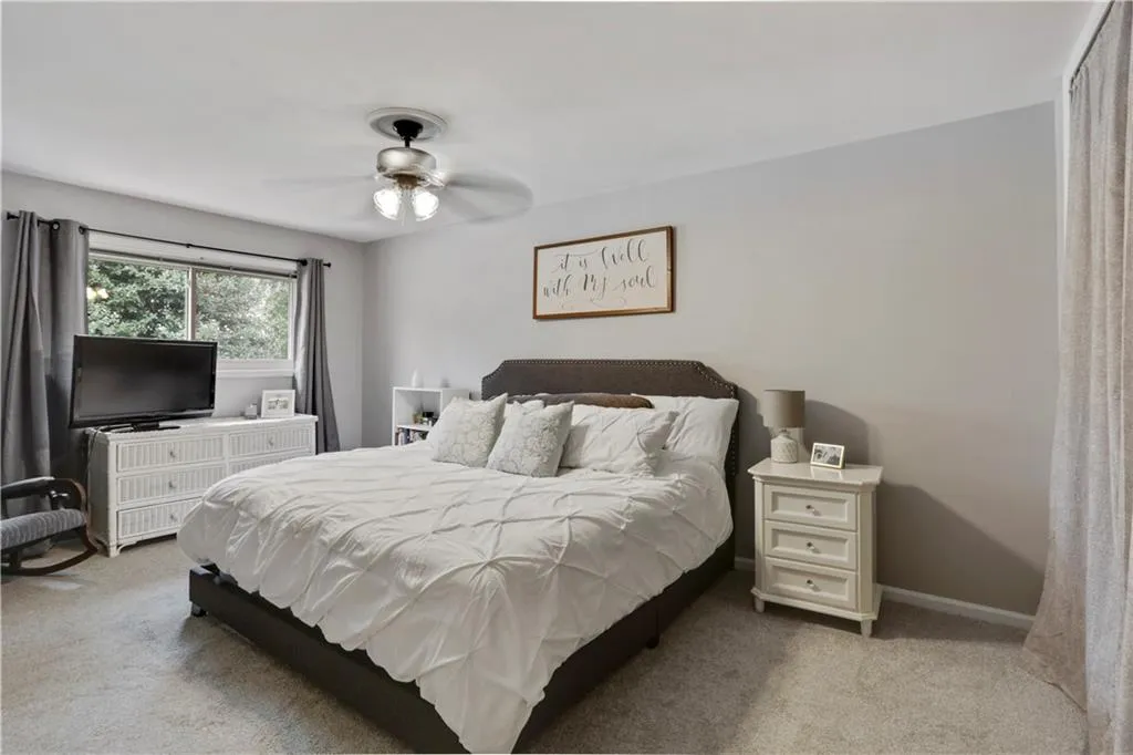 5400 Roswell Road Ne Unit E1, Sandy Springs, Georgia 30342, 2 Bedrooms Bedrooms, ,1 BathroomBathrooms,Residential,Sold,5400 Roswell Road Ne Unit E1,6679448