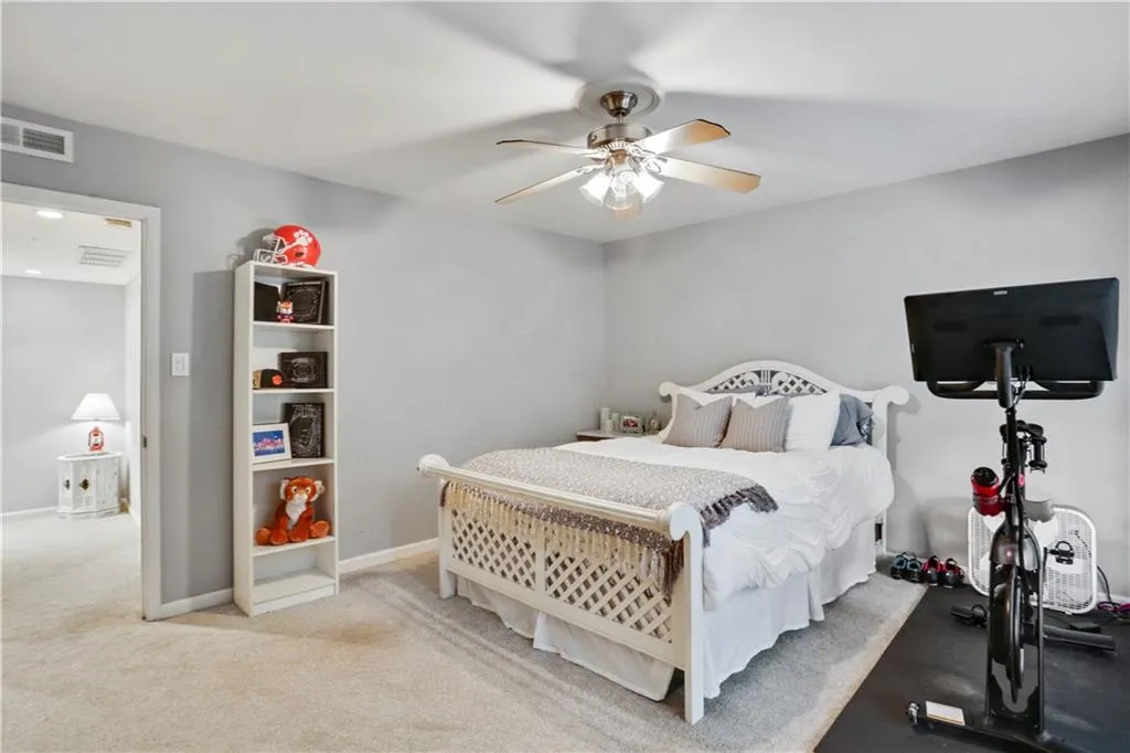 5400 Roswell Road Ne Unit E1, Sandy Springs, Georgia 30342, 2 Bedrooms Bedrooms, ,1 BathroomBathrooms,Residential,Sold,5400 Roswell Road Ne Unit E1,6679448