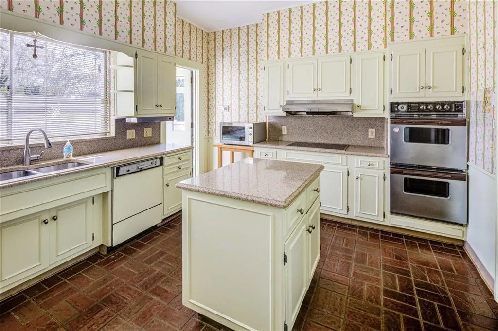 414 Peachtree Battle Avenue Nw, Atlanta, Georgia 30305, 3 Bedrooms Bedrooms, 0 ,3 BathroomsBathrooms,Residential,For Sale,414 Peachtree Battle Avenue Nw,7739981