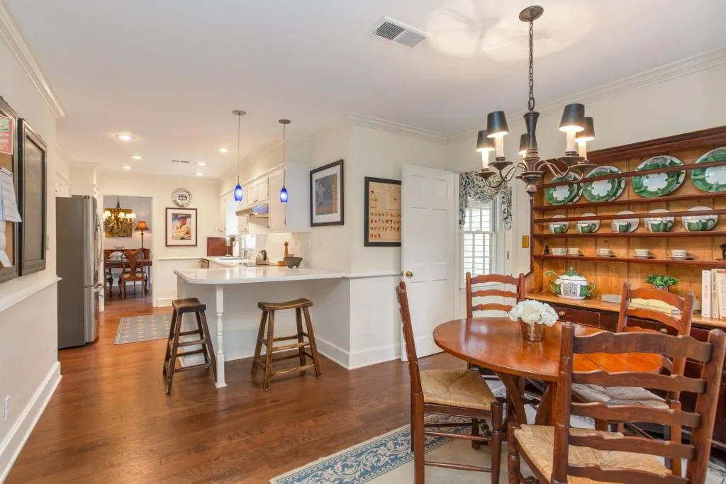 430 N Harbor Drive, Atlanta, Georgia 30328, 4 Bedrooms Bedrooms, ,2 BathroomsBathrooms,Residential,Sold,430 N Harbor Drive,6687315