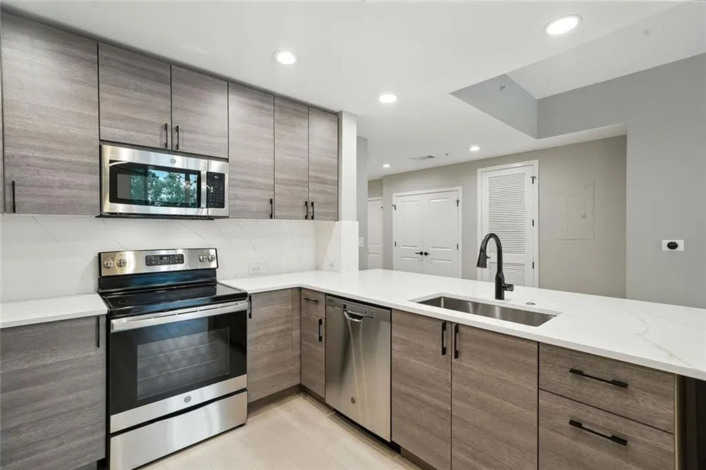 3300 Windy Ridge Parkway Se Unit 711, Atlanta, Georgia 30339, 2 Bedrooms Bedrooms, ,2 BathroomsBathrooms,Residential,For Sale,3300 Windy Ridge Parkway Se Unit 711,7636242