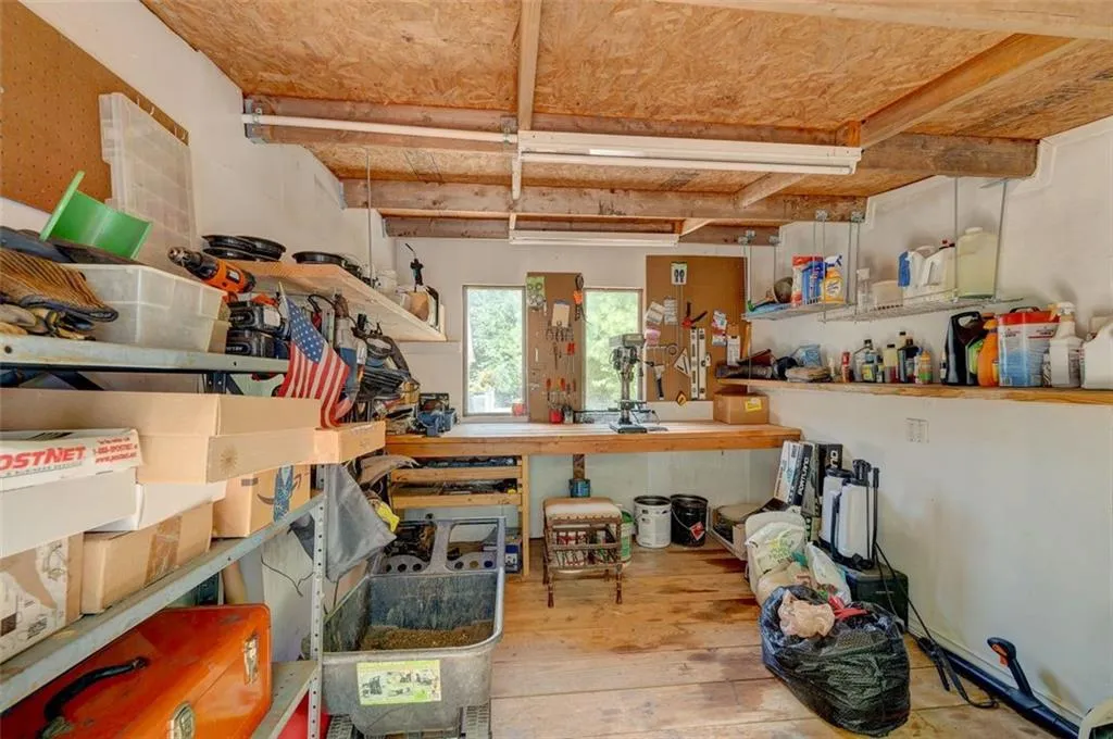 Escape and create in your workshop/ He Shed