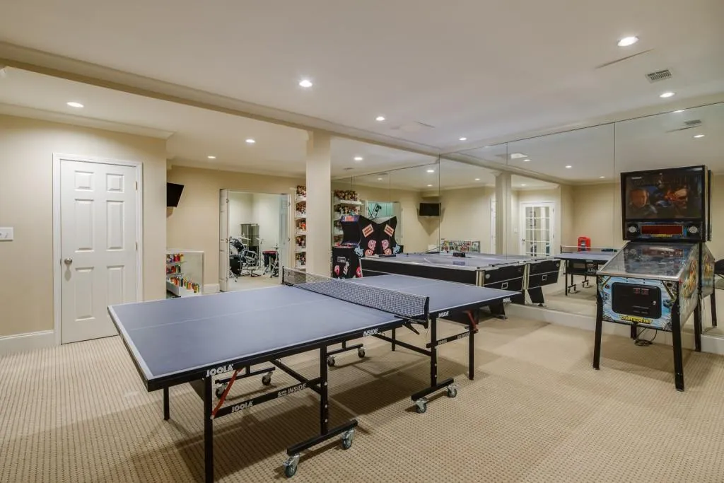 230 Spalding Springs Lane, Sandy Springs, Georgia 30350, 6 Bedrooms Bedrooms, ,5 BathroomsBathrooms,Residential,Sold,230 Spalding Springs Lane,6882811