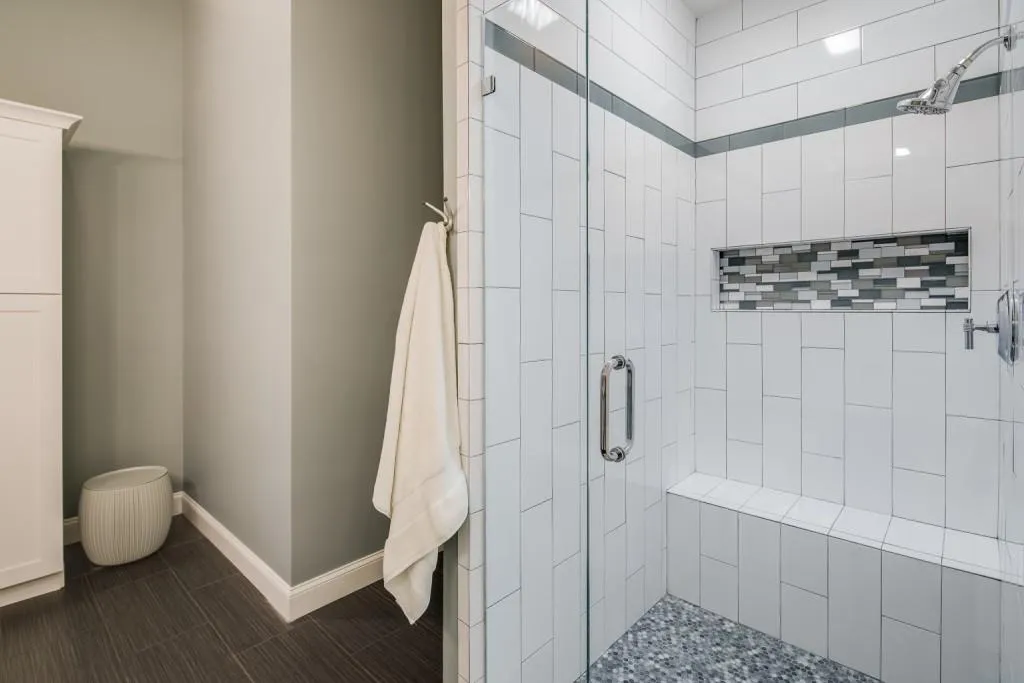 230 Spalding Springs Lane, Sandy Springs, Georgia 30350, 6 Bedrooms Bedrooms, ,5 BathroomsBathrooms,Residential,Sold,230 Spalding Springs Lane,6882811