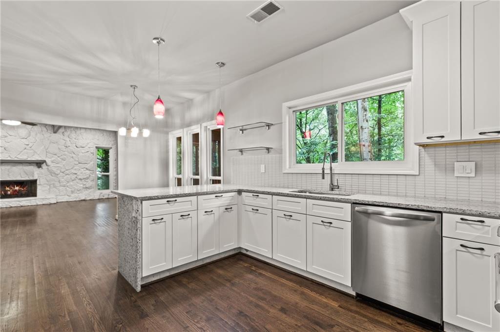 220 Wessex Court, Sandy Springs, Georgia 30328, 4 Bedrooms Bedrooms, ,2 BathroomsBathrooms,Residential,Sold,220 Wessex Court,7262761