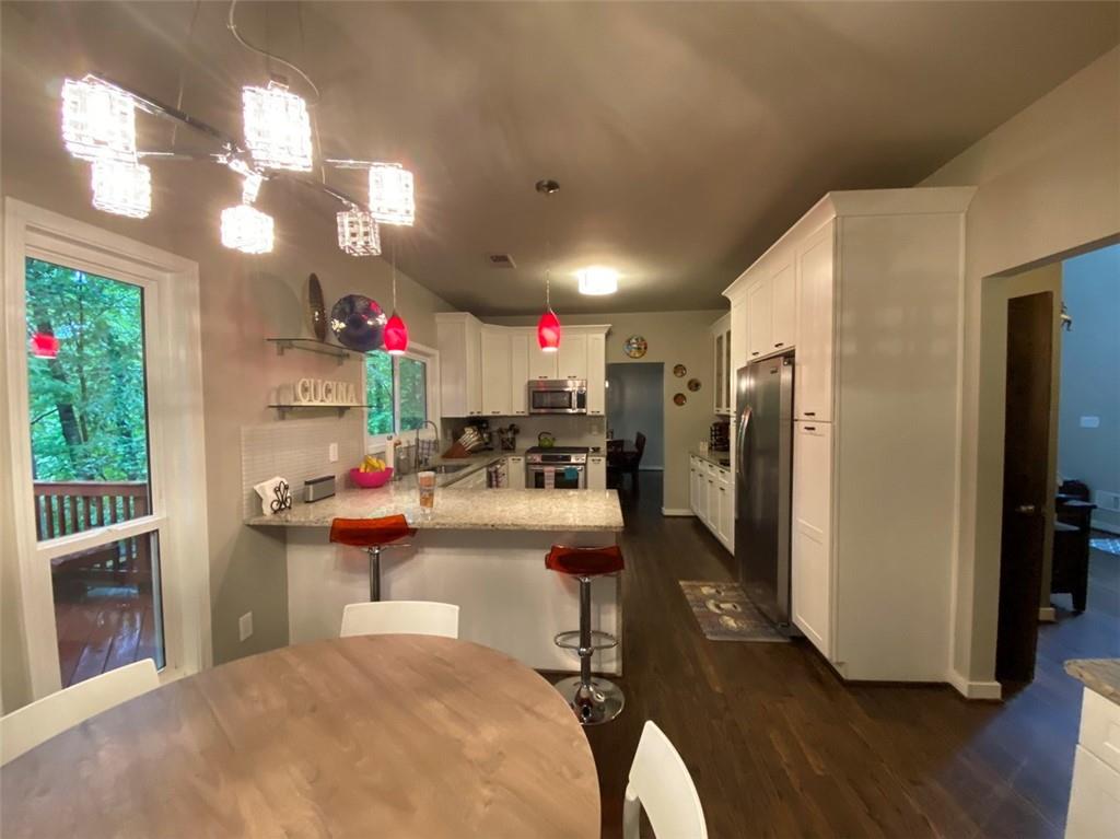 220 Wessex Court, Sandy Springs, Georgia 30328, 4 Bedrooms Bedrooms, ,2 BathroomsBathrooms,Residential,Sold,220 Wessex Court,7262761