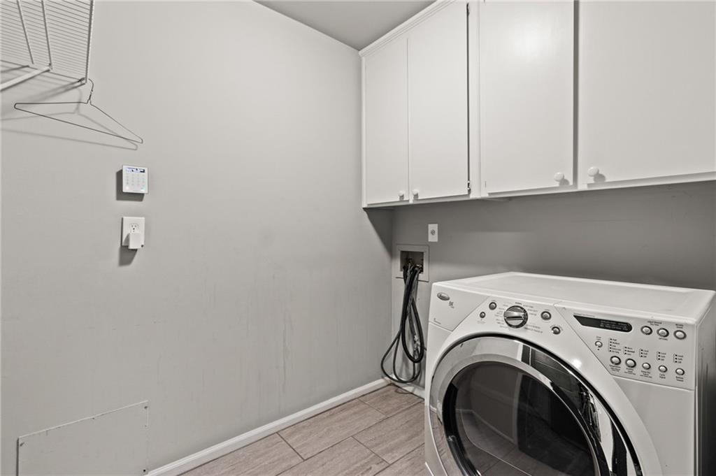 220 Wessex Court, Sandy Springs, Georgia 30328, 4 Bedrooms Bedrooms, ,2 BathroomsBathrooms,Residential,Sold,220 Wessex Court,7262761