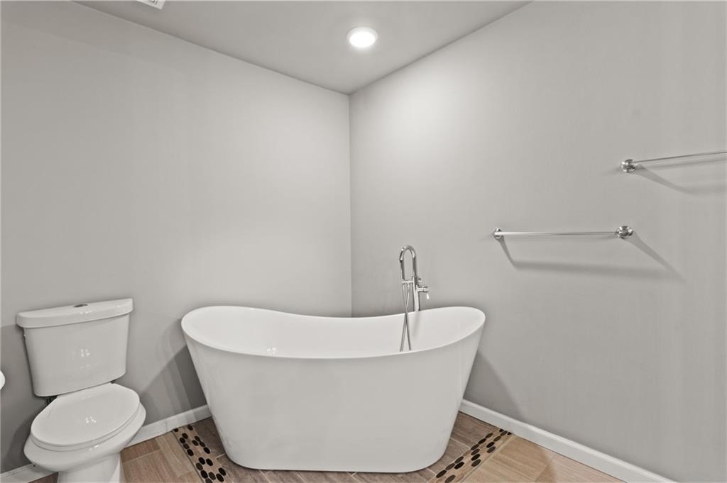 220 Wessex Court, Sandy Springs, Georgia 30328, 4 Bedrooms Bedrooms, ,2 BathroomsBathrooms,Residential,Sold,220 Wessex Court,7262761