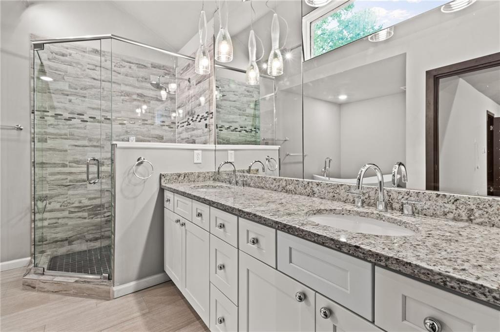 220 Wessex Court, Sandy Springs, Georgia 30328, 4 Bedrooms Bedrooms, ,2 BathroomsBathrooms,Residential,Sold,220 Wessex Court,7262761