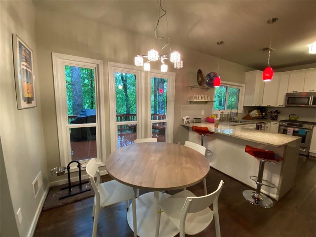 220 Wessex Court, Sandy Springs, Georgia 30328, 4 Bedrooms Bedrooms, ,2 BathroomsBathrooms,Residential,Sold,220 Wessex Court,7262761