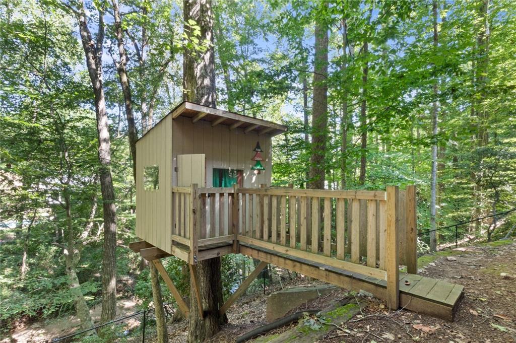 220 Wessex Court, Sandy Springs, Georgia 30328, 4 Bedrooms Bedrooms, ,2 BathroomsBathrooms,Residential,Sold,220 Wessex Court,7262761