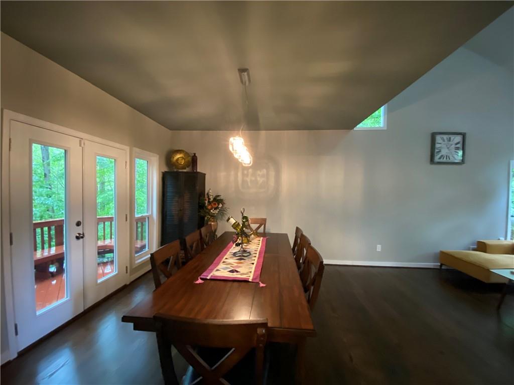 220 Wessex Court, Sandy Springs, Georgia 30328, 4 Bedrooms Bedrooms, ,2 BathroomsBathrooms,Residential,Sold,220 Wessex Court,7262761