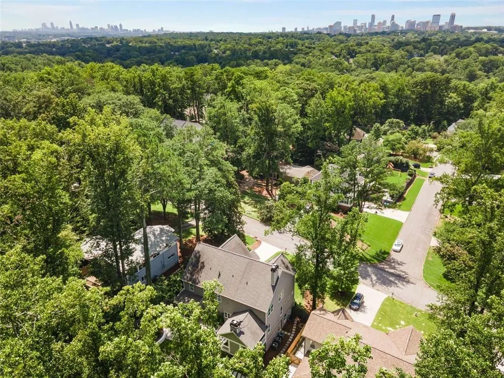 2658 Cove Circle Ne, Brookhaven, Georgia 30319, 6 Bedrooms Bedrooms, ,5 BathroomsBathrooms,Residential,For Sale,2658 Cove Circle Ne,7628629