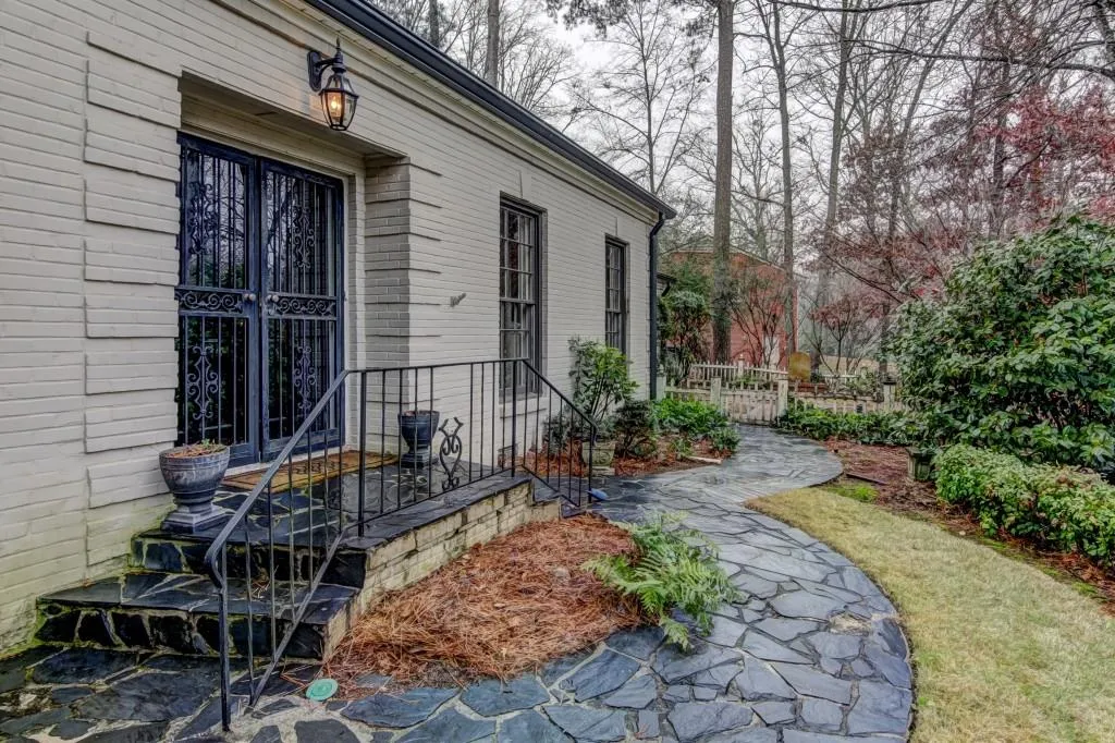 6440 Vernon Woods Drive, Atlanta, Georgia 30328, 3 Bedrooms Bedrooms, ,2 BathroomsBathrooms,Residential,Sold,6440 Vernon Woods Drive,5943736