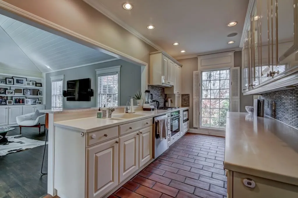 6440 Vernon Woods Drive, Atlanta, Georgia 30328, 3 Bedrooms Bedrooms, ,2 BathroomsBathrooms,Residential,Sold,6440 Vernon Woods Drive,5943736