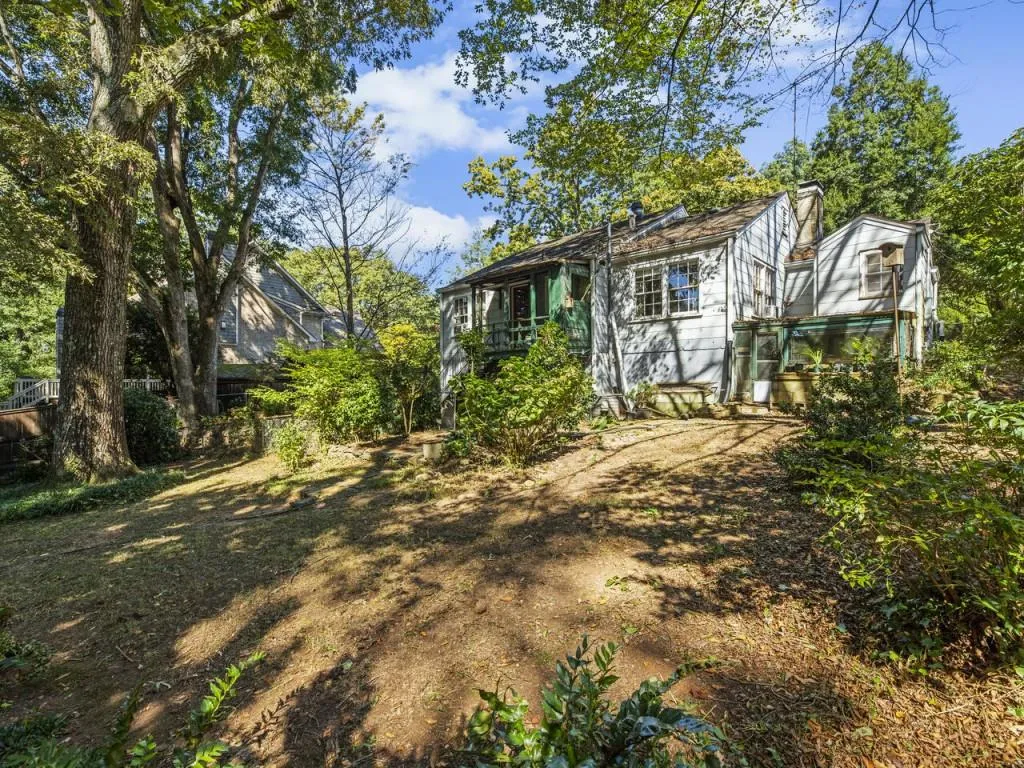 105 Hardeman Road, Sandy Springs, Georgia 30342, 2 Bedrooms Bedrooms, ,2 BathroomsBathrooms,Residential,Sold,105 Hardeman Road,6950656