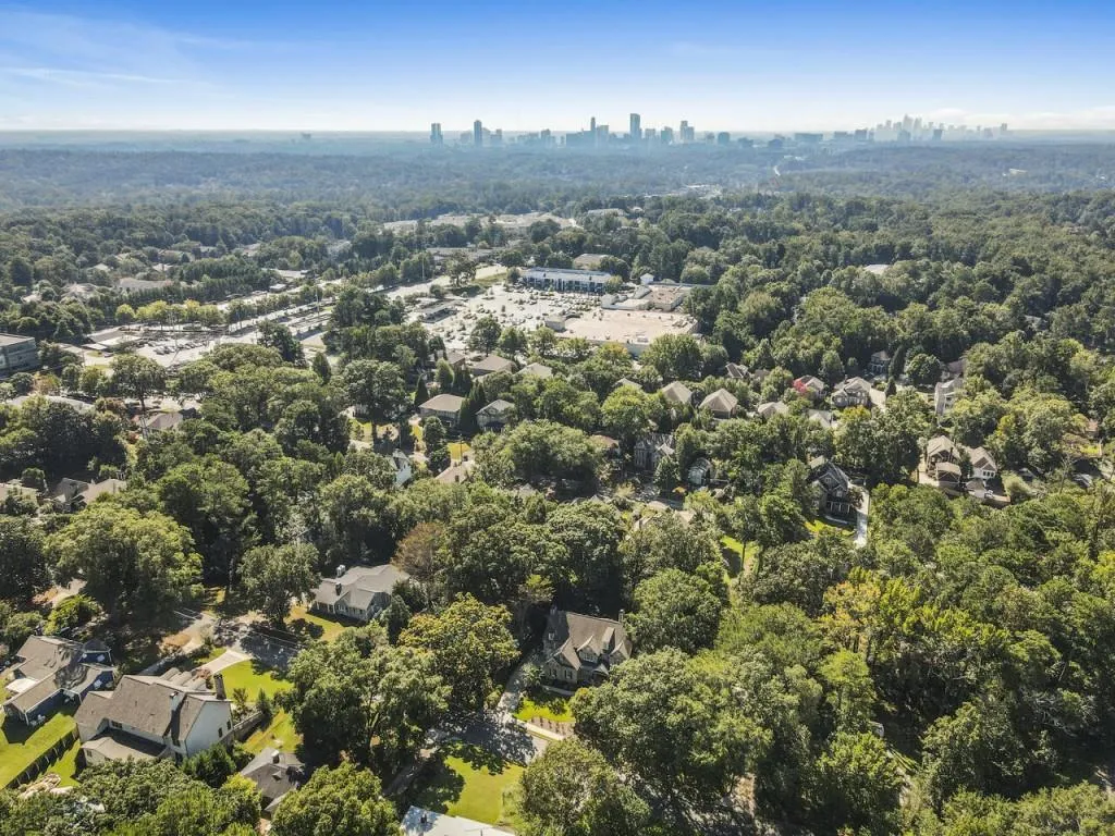 105 Hardeman Road, Sandy Springs, Georgia 30342, 2 Bedrooms Bedrooms, ,2 BathroomsBathrooms,Residential,Sold,105 Hardeman Road,6950656