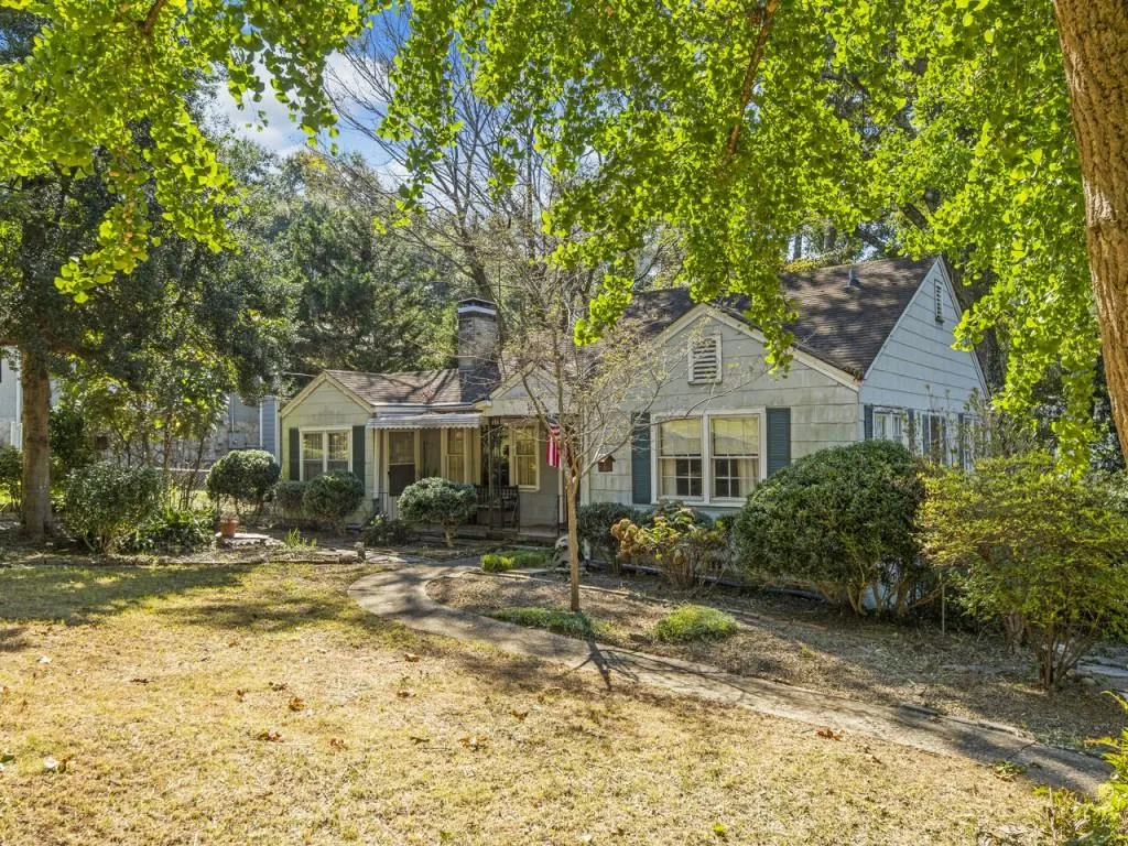 105 Hardeman Road, Sandy Springs, Georgia 30342, 2 Bedrooms Bedrooms, ,2 BathroomsBathrooms,Residential,Sold,105 Hardeman Road,6950656