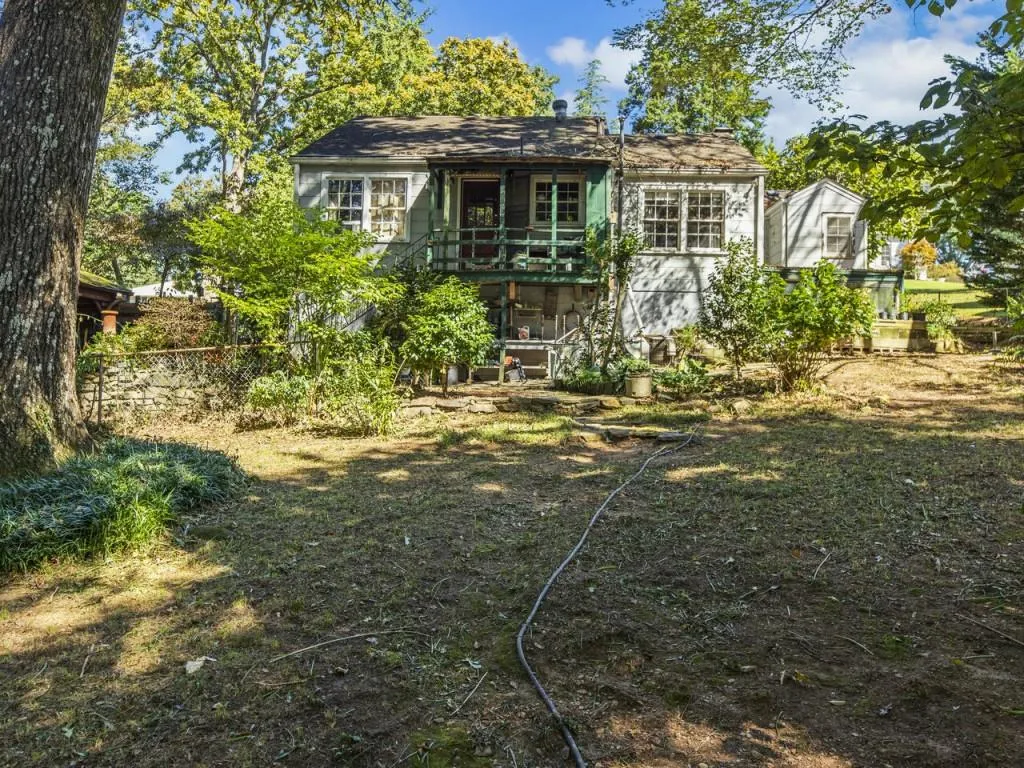 105 Hardeman Road, Sandy Springs, Georgia 30342, 2 Bedrooms Bedrooms, ,2 BathroomsBathrooms,Residential,Sold,105 Hardeman Road,6950656