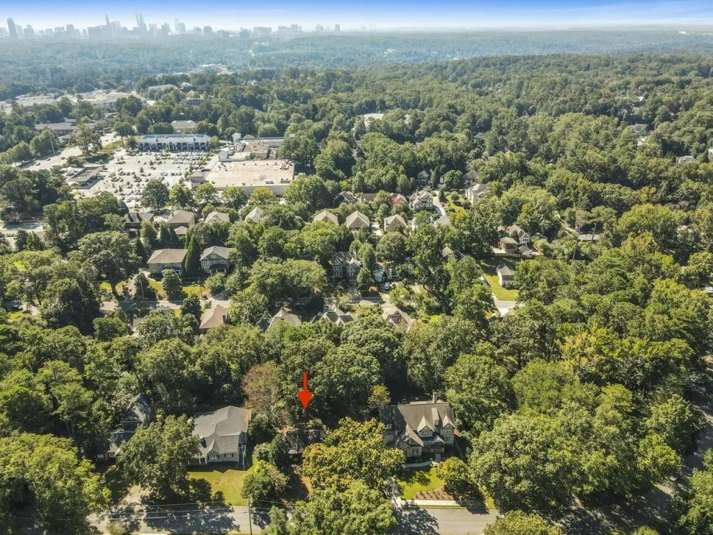 105 Hardeman Road, Sandy Springs, Georgia 30342, 2 Bedrooms Bedrooms, ,2 BathroomsBathrooms,Residential,Sold,105 Hardeman Road,6950656