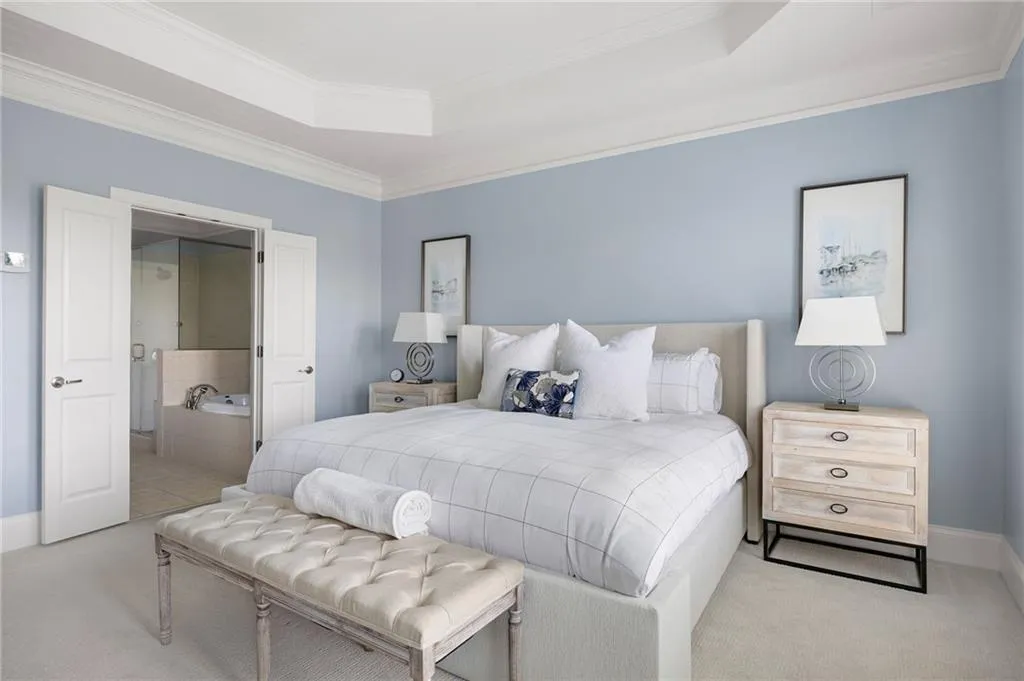 quartz countertops, stainless steel appliances, viking, marble octagonal tile backsplash, hardwood floors, crown molding, ten foot ceilings, custom built-ins, custom moldings, fireplace