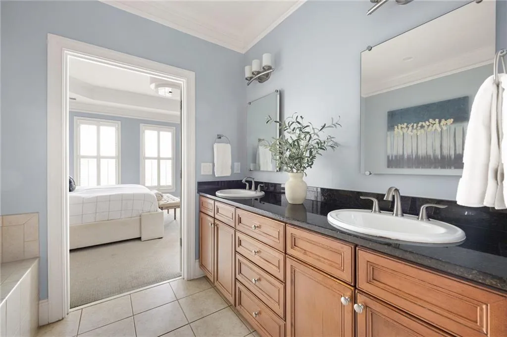 quartz countertops, stainless steel appliances, viking, marble octagonal tile backsplash, hardwood floors, crown molding, ten foot ceilings, custom built-ins, custom moldings, fireplace
