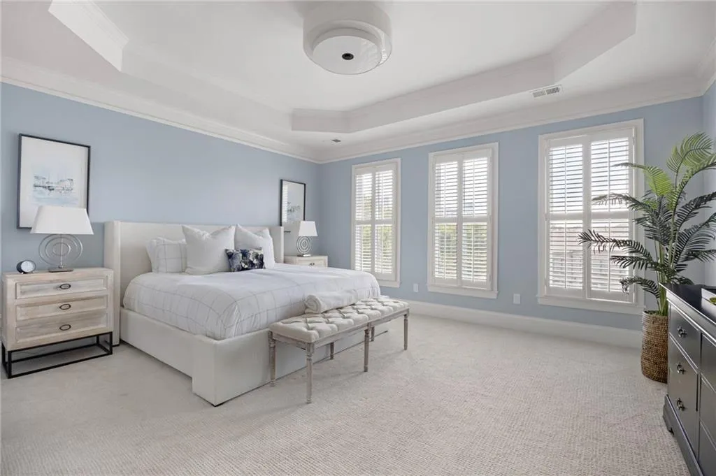 quartz countertops, stainless steel appliances, viking, marble octagonal tile backsplash, hardwood floors, crown molding, ten foot ceilings, custom built-ins, custom moldings, fireplace