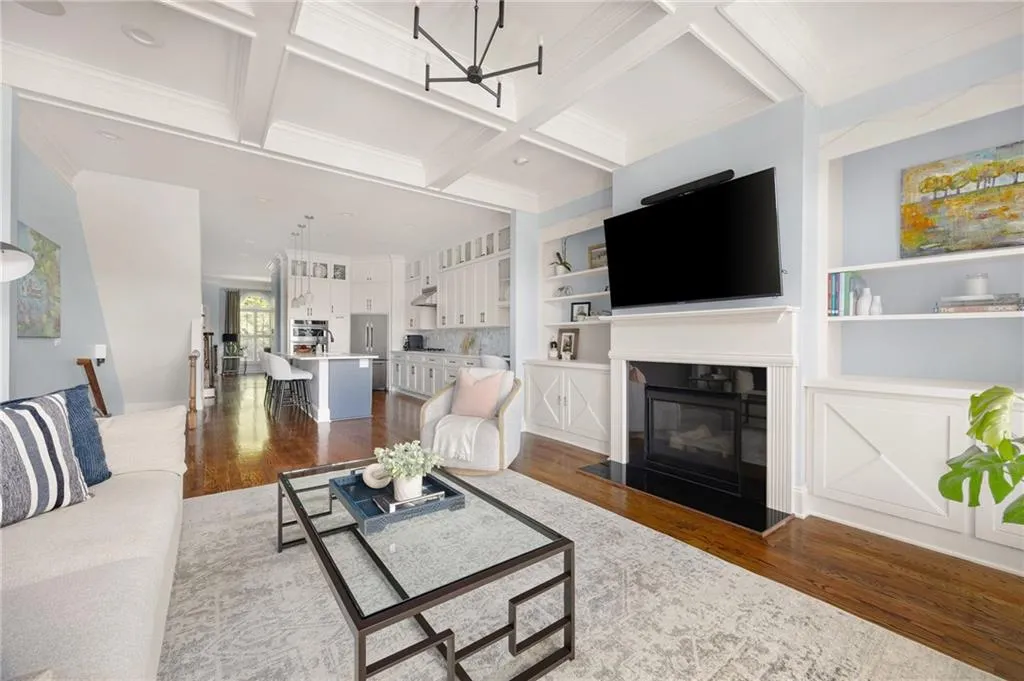 quartz countertops, stainless steel appliances, viking, marble octagonal tile backsplash, hardwood floors, crown molding, ten foot ceilings, custom built-ins, custom moldings, fireplace