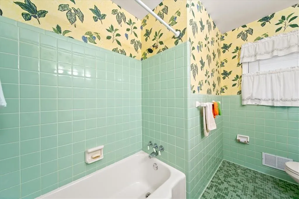 6681 Castleton Drive, Atlanta, Georgia 30328, 4 Bedrooms Bedrooms, ,2 BathroomsBathrooms,Residential,Sold,6681 Castleton Drive,7478102