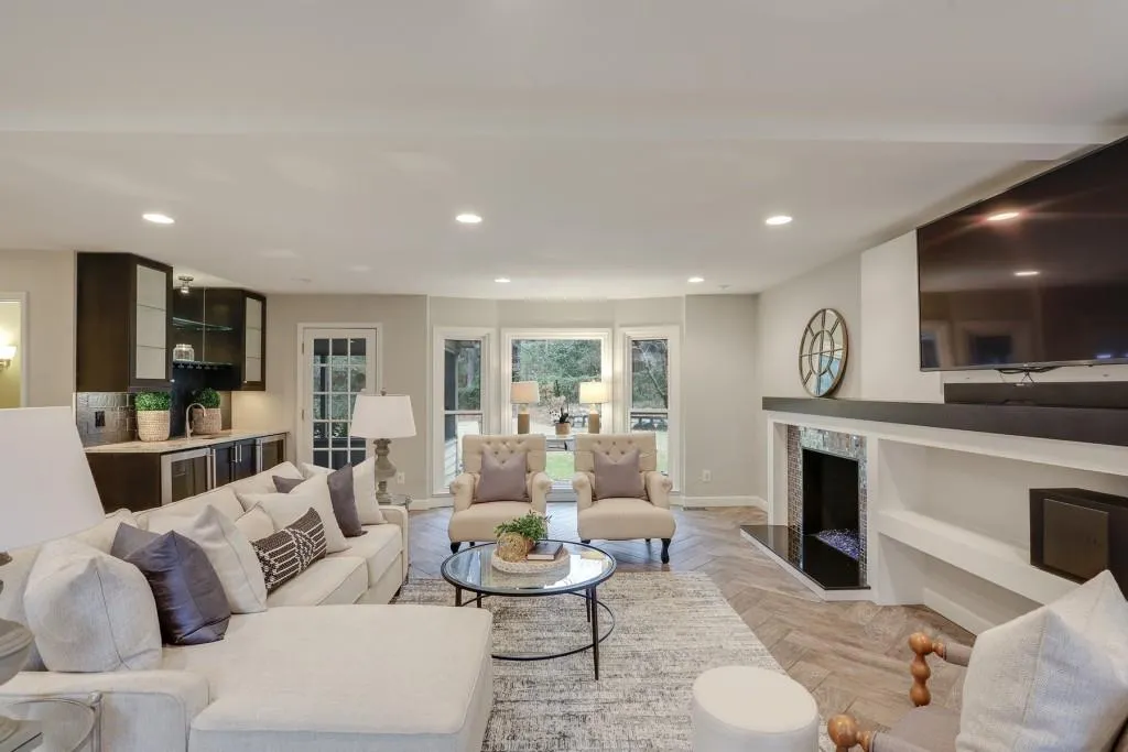 385 Spindle Court, Sandy Springs, Georgia 30350, 4 Bedrooms Bedrooms, ,3 BathroomsBathrooms,Residential,Sold,385 Spindle Court,6991206