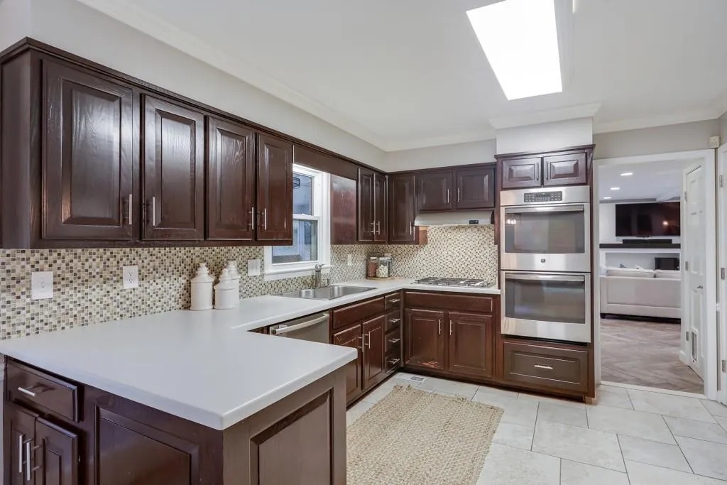 385 Spindle Court, Sandy Springs, Georgia 30350, 4 Bedrooms Bedrooms, ,3 BathroomsBathrooms,Residential,Sold,385 Spindle Court,6991206