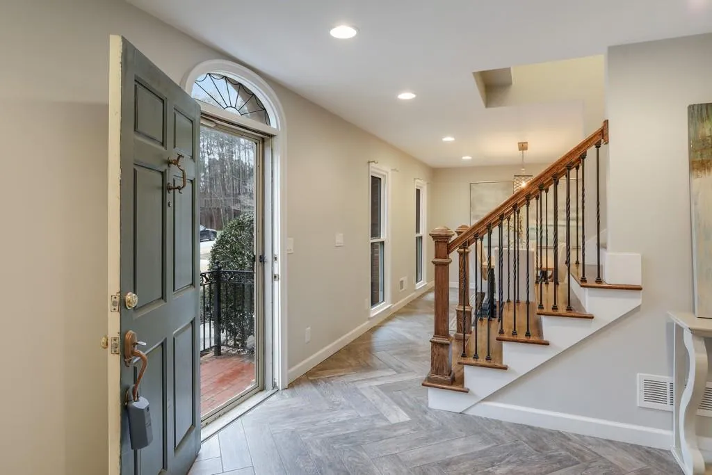 385 Spindle Court, Sandy Springs, Georgia 30350, 4 Bedrooms Bedrooms, ,3 BathroomsBathrooms,Residential,Sold,385 Spindle Court,6991206