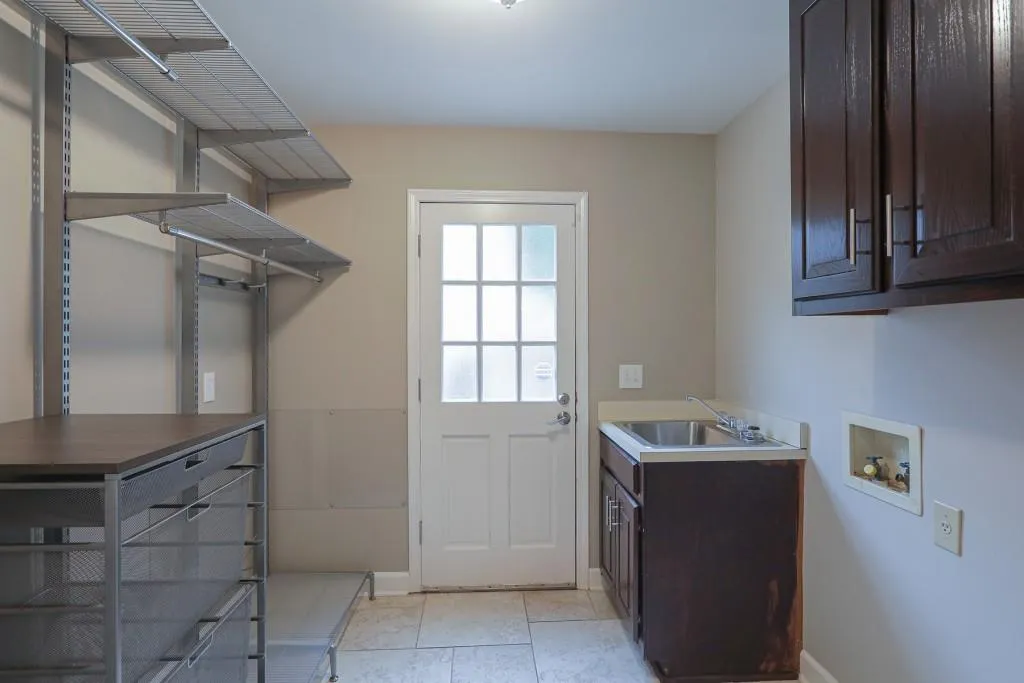 385 Spindle Court, Sandy Springs, Georgia 30350, 4 Bedrooms Bedrooms, ,3 BathroomsBathrooms,Residential,Sold,385 Spindle Court,6991206