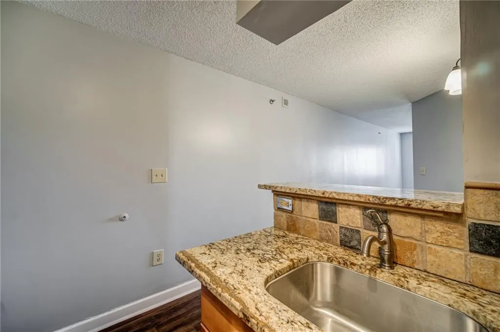 795 Hammond Drive Unit 909, Sandy Springs, Georgia 30328, 1 Bedroom Bedrooms, ,1 BathroomBathrooms,Residential,Sold,795 Hammond Drive Unit 909,6930770