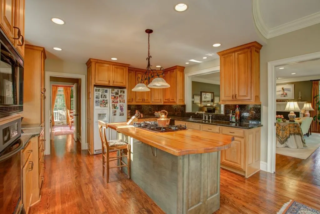9030 Huntcliff Trace, Sandy Springs, Georgia 30350, 4 Bedrooms Bedrooms, ,3 BathroomsBathrooms,Residential,Sold,9030 Huntcliff Trace,5709884