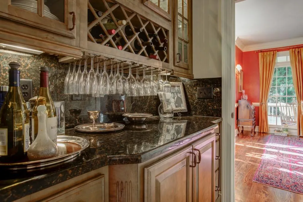 9030 Huntcliff Trace, Sandy Springs, Georgia 30350, 4 Bedrooms Bedrooms, ,3 BathroomsBathrooms,Residential,Sold,9030 Huntcliff Trace,5709884