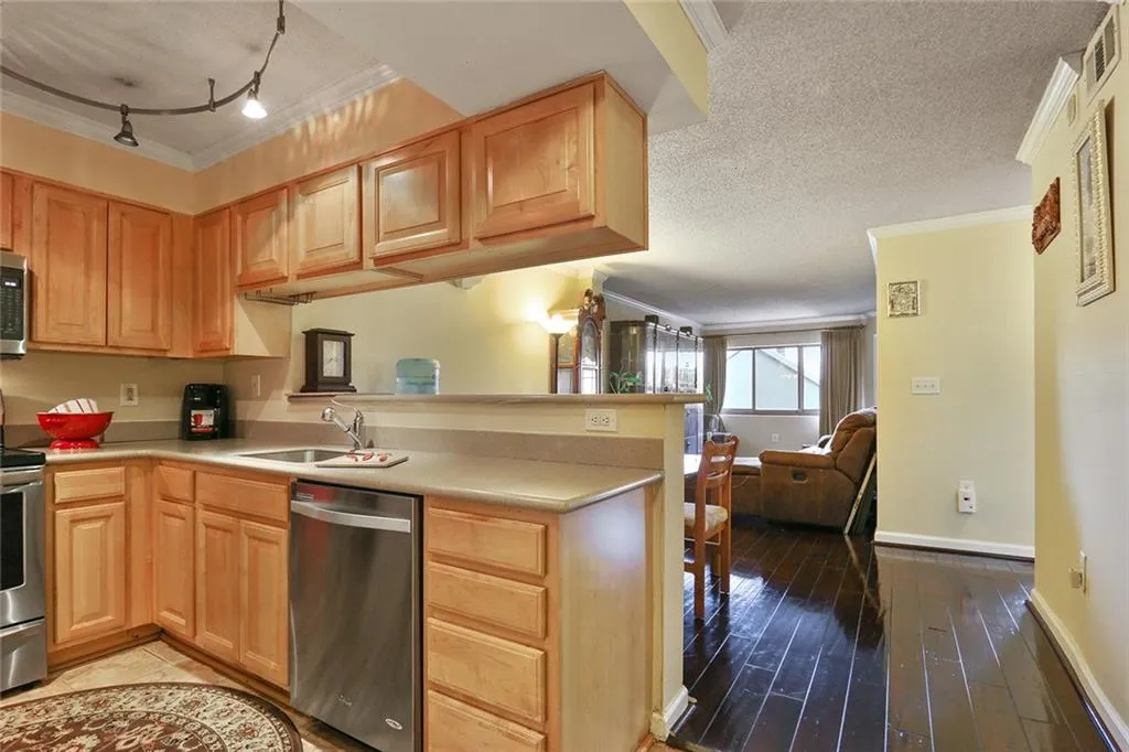 795 Hammond Drive Unit 201, Atlanta, Georgia 30328, 2 Bedrooms Bedrooms, ,1 BathroomBathrooms,Residential,Sold,795 Hammond Drive Unit 201,5948338