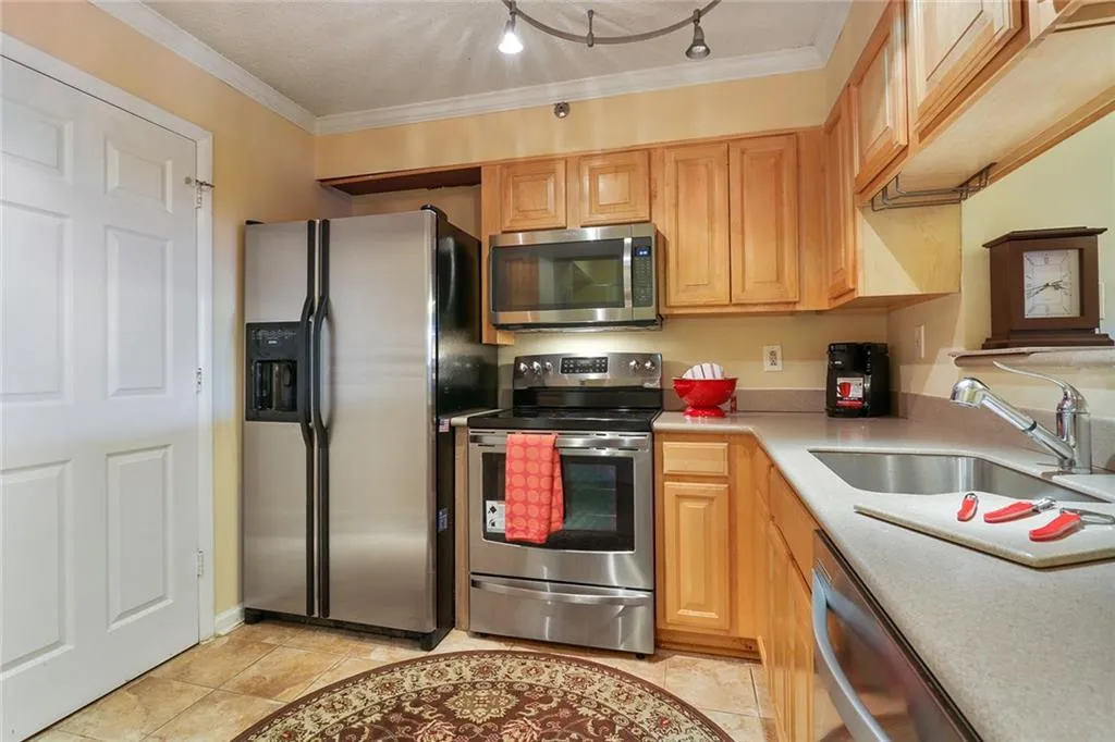 795 Hammond Drive Unit 201, Atlanta, Georgia 30328, 2 Bedrooms Bedrooms, ,1 BathroomBathrooms,Residential,Sold,795 Hammond Drive Unit 201,5948338