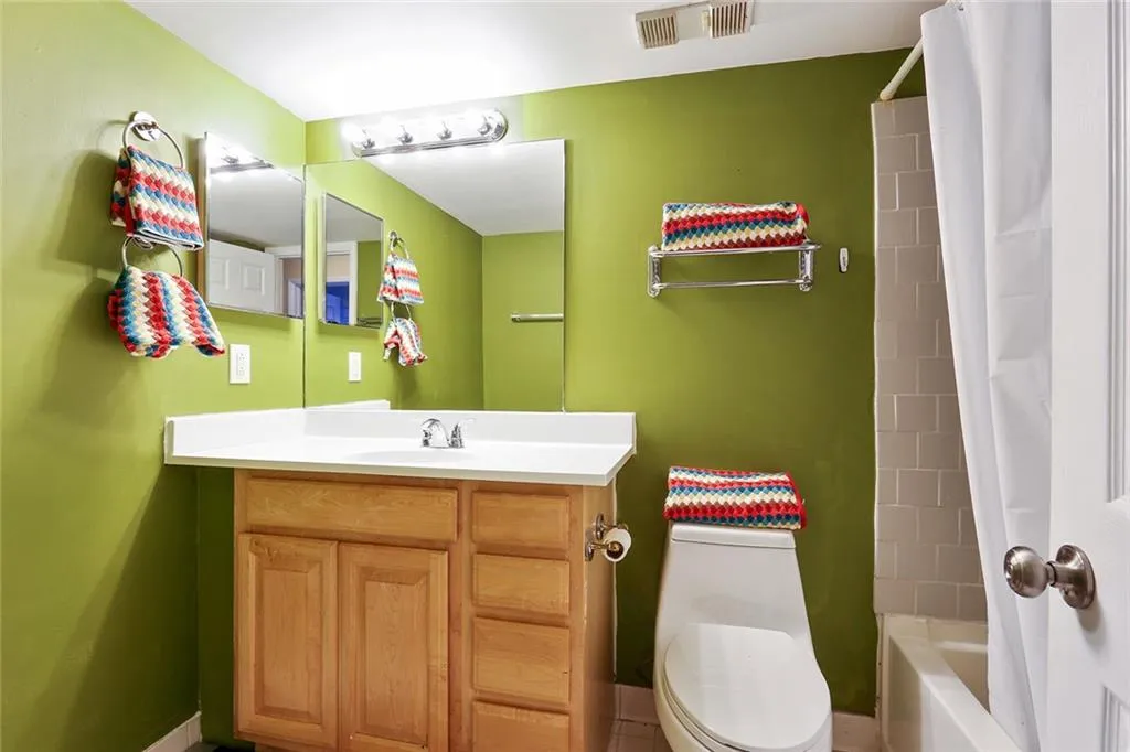 795 Hammond Drive Unit 201, Atlanta, Georgia 30328, 2 Bedrooms Bedrooms, ,1 BathroomBathrooms,Residential,Sold,795 Hammond Drive Unit 201,5948338
