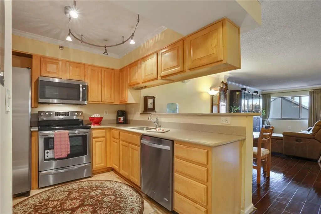 795 Hammond Drive Unit 201, Atlanta, Georgia 30328, 2 Bedrooms Bedrooms, ,1 BathroomBathrooms,Residential,Sold,795 Hammond Drive Unit 201,5948338