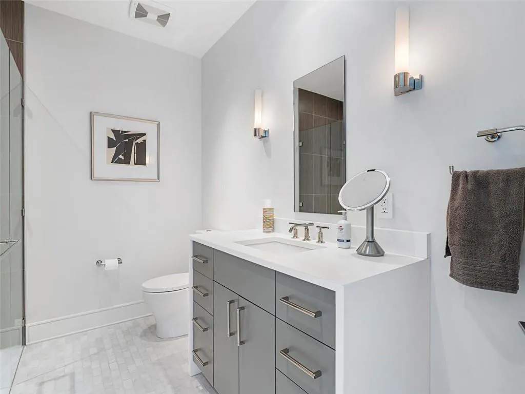 3376 Peachtree Road Ne Unit 44b, Atlanta, Georgia 30326, 3 Bedrooms Bedrooms, ,3 BathroomsBathrooms,Residential,For Sale,3376 Peachtree Road Ne Unit 44b,7648947