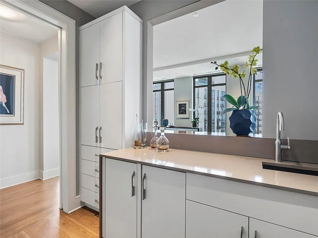 3376 Peachtree Road Ne Unit 44b, Atlanta, Georgia 30326, 3 Bedrooms Bedrooms, ,3 BathroomsBathrooms,Residential,For Sale,3376 Peachtree Road Ne Unit 44b,7648947