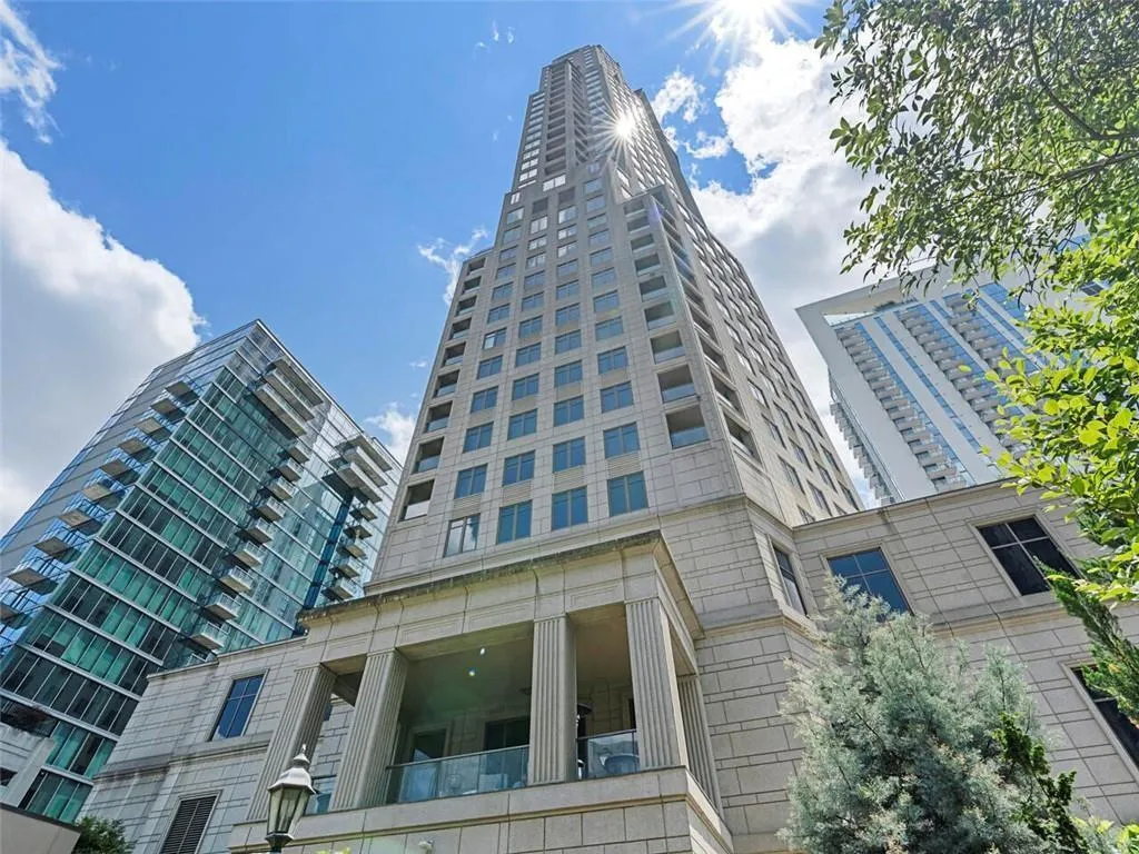 3376 Peachtree Road Ne Unit 44b, Atlanta, Georgia 30326, 3 Bedrooms Bedrooms, ,3 BathroomsBathrooms,Residential,For Sale,3376 Peachtree Road Ne Unit 44b,7648947
