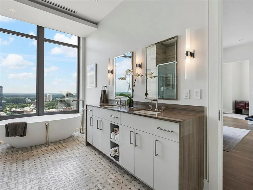 3376 Peachtree Road Ne Unit 44b, Atlanta, Georgia 30326, 3 Bedrooms Bedrooms, ,3 BathroomsBathrooms,Residential,For Sale,3376 Peachtree Road Ne Unit 44b,7648947